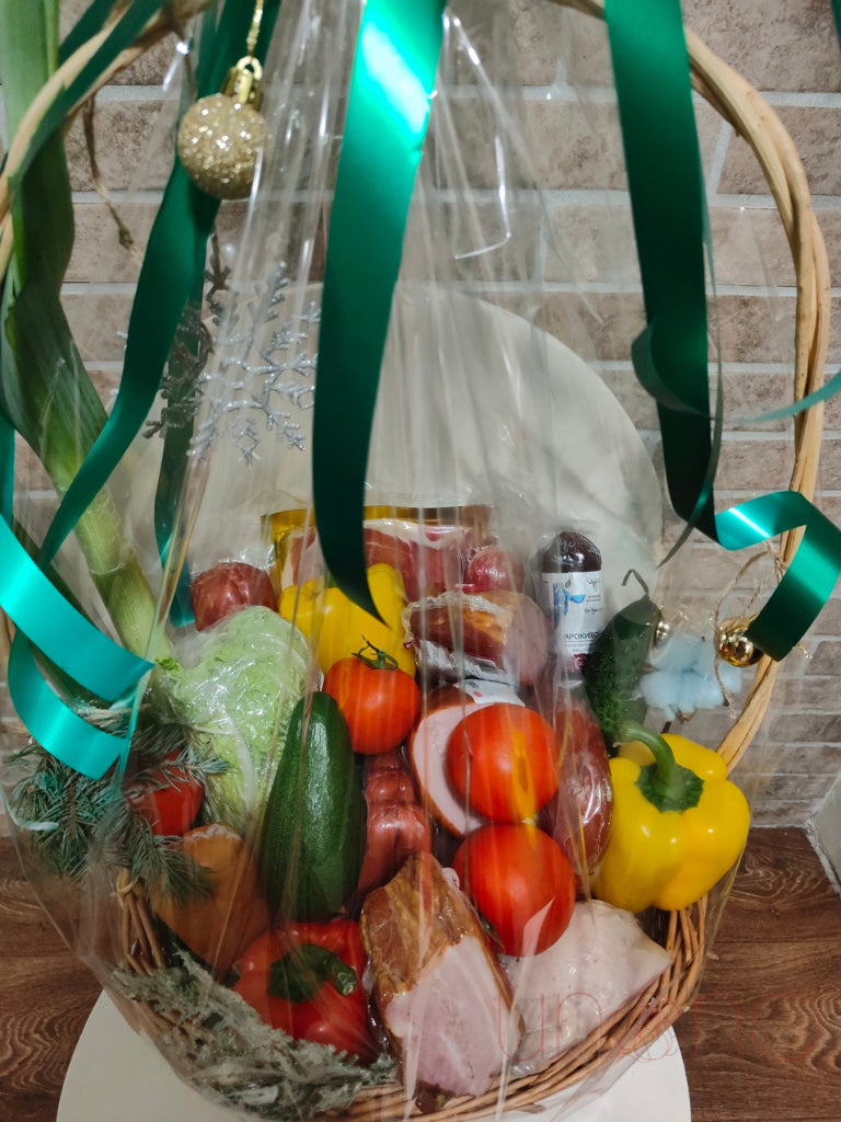 Grand Smoked Meat And Vegetables Basket By Holidays