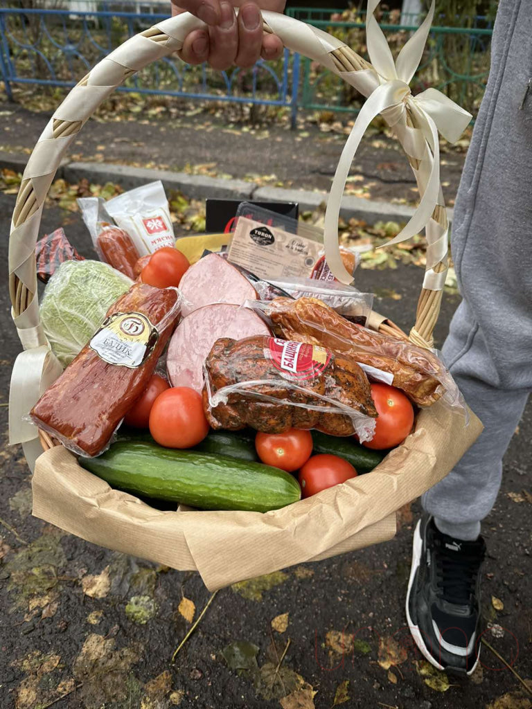 Grand Smoked Meat And Vegetables Basket By Holidays