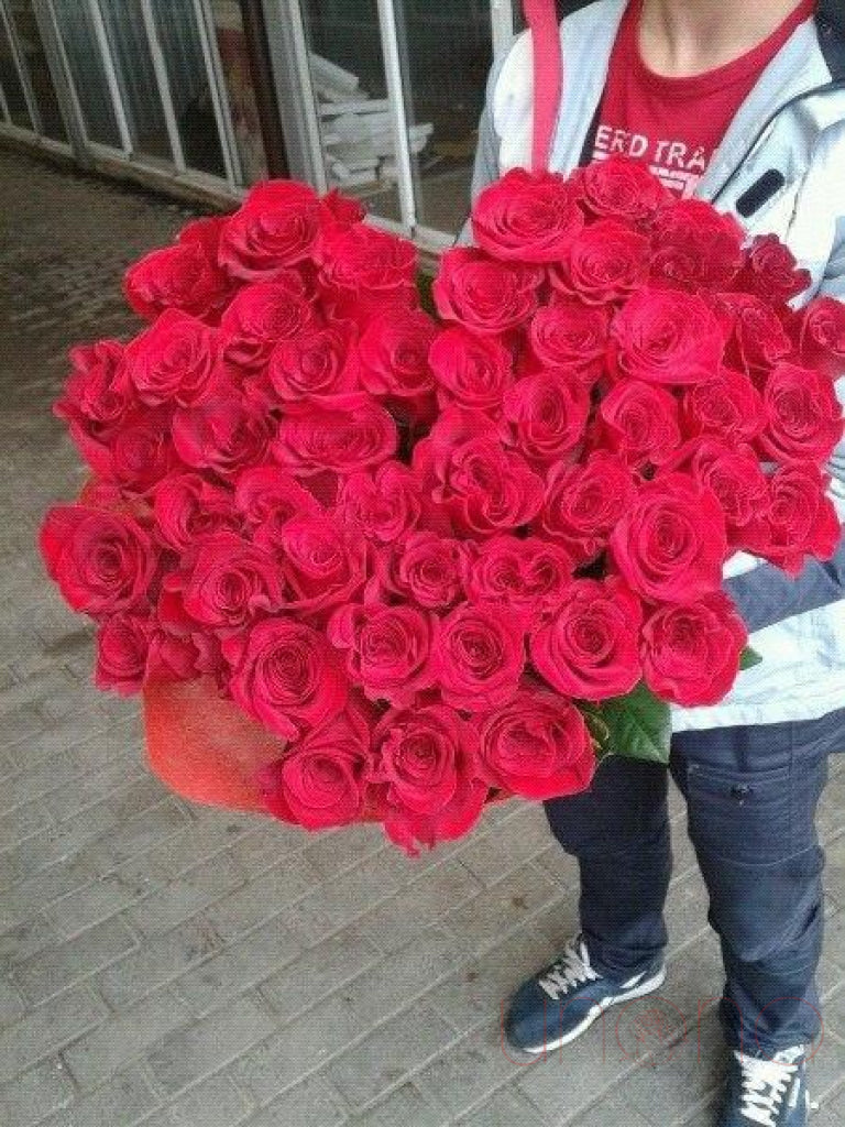 Heart-Shaped Roses Arrangement | Ukraine Gift Delivery.