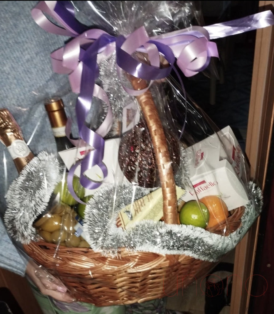 Our Favourite Christmas Gift Basket By Price