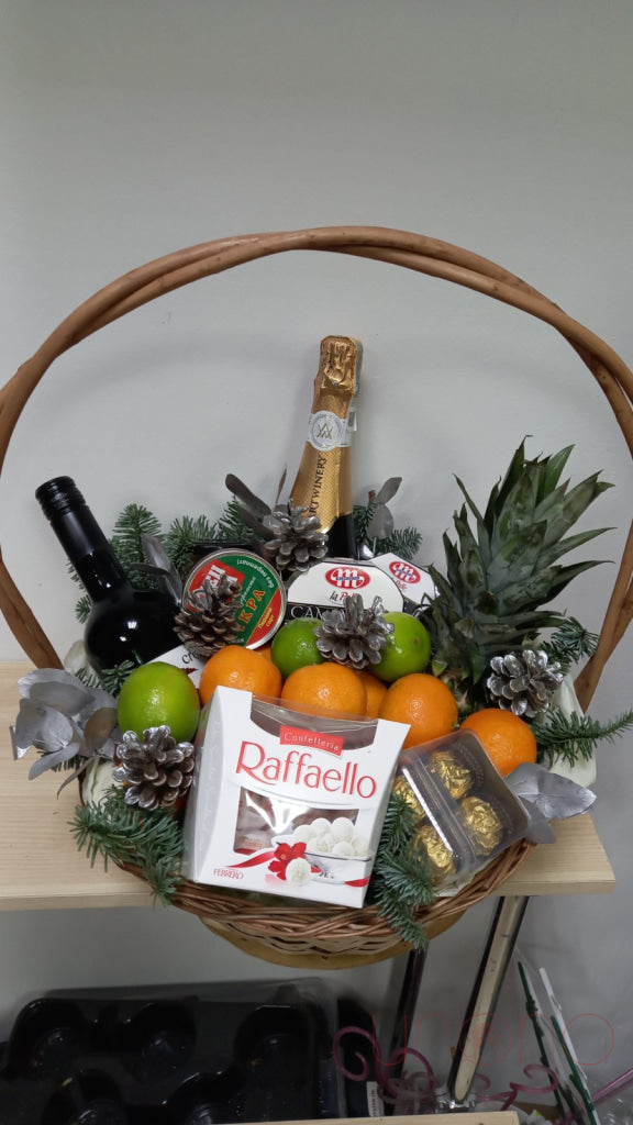 Our Favourite Christmas Gift Basket By Price