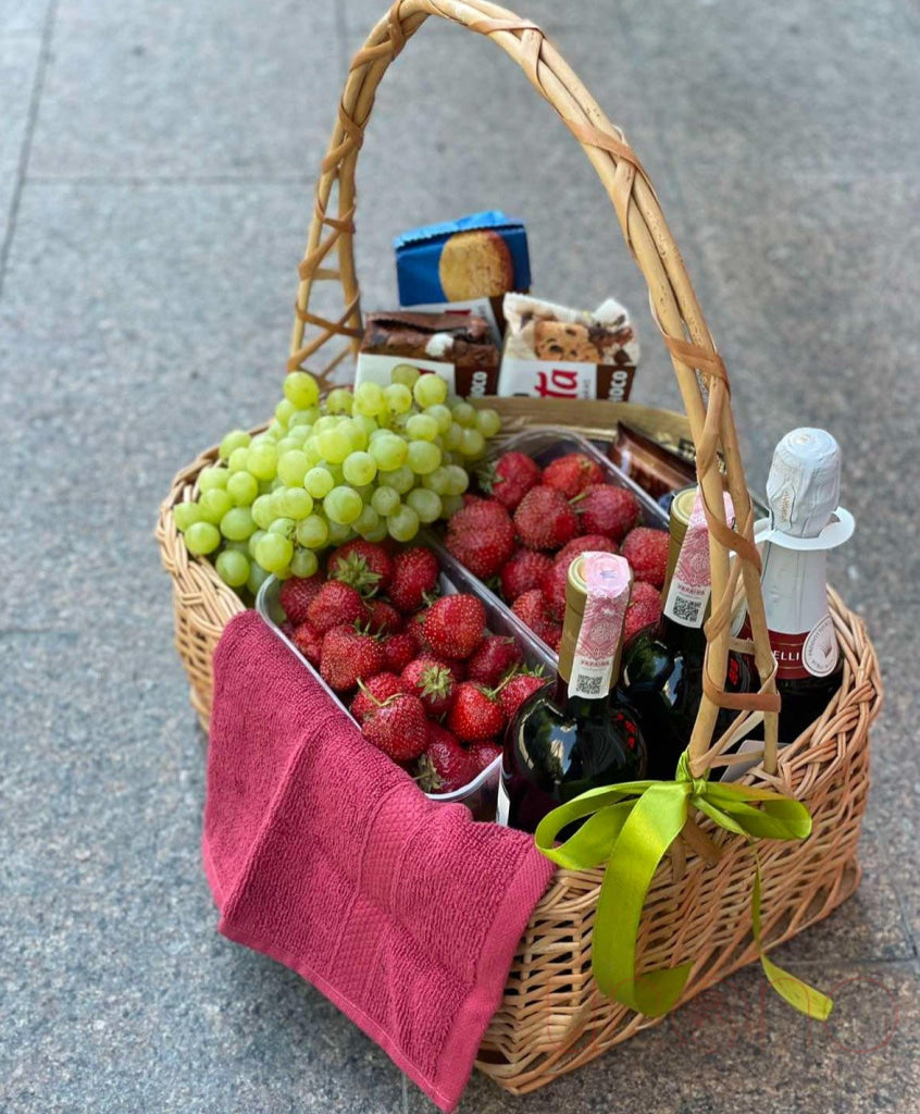 Premium Fruit Basket with Wine | Ukraine Gift Delivery.