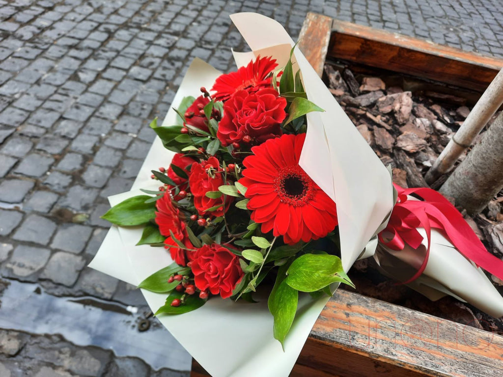 Ruby Kiss Bouquet Flowers